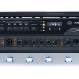 BluGuitar AMP X: Ein vielseitiger Gitarrenverstärker mit zahlreichen Reglern und beleuchteten Pedalen. Die bluguitar amp x release date wird bald bekannt gegeben.