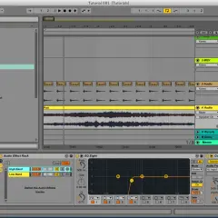 Ableton Live: Kompressor-Einstellungen mit Sidechain-Optionen und EQ-Kurve für den Pad-Sound.