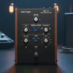 Behringer BM-12 Ring Modulator mit Reglern für Drive, Mix, Frequenz, LFO Amount und Rate.