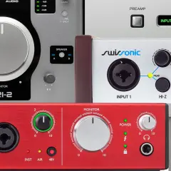 Verschiedene Audio-Interfaces im Detail: Was ist das? Hier siehst du Anschlüsse, Regler und Anzeigen für professionelle Audioaufnahmen.