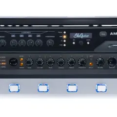BluGuitar AMP X: Ein vielseitiger Gitarrenverstärker mit zahlreichen Reglern und beleuchteten Pedalen. Die bluguitar amp x release date wird bald bekannt gegeben.