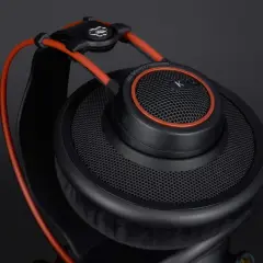 AKG K712 PRO Kopfhörer im Detail. Ein detaillierter akg k712 pro test zeigt die präzise Verarbeitung.
