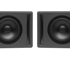 Zwei schwarze Dynaudio Core 47 Monitore mit großen Tieftönern und Bassreflexöffnungen, bereit für präzisen Sound.