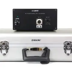 Sony AC Power Supply Unit AC-MC800G für das legendäre Sony C800G Mikrofon, bereit für den Einsatz.