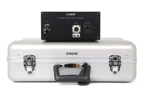 Sony AC Power Supply Unit AC-MC800G für das legendäre Sony C800G Mikrofon, bereit für den Einsatz.