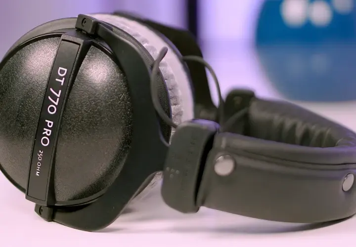 Beyerdynamic DT 770 PRO Kopfhörer mit 250 Ohm. Ein Vergleich zwischen 80 ohm vs 250 ohm Modellen.