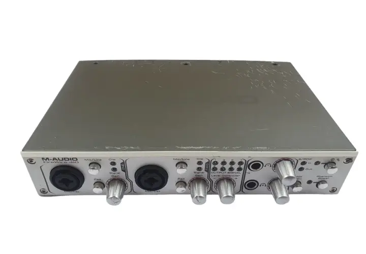 M-Audio FireWire 410 Audio-Interface mit XLR/Klinken-Eingängen und Reglern für Signalpegel.
