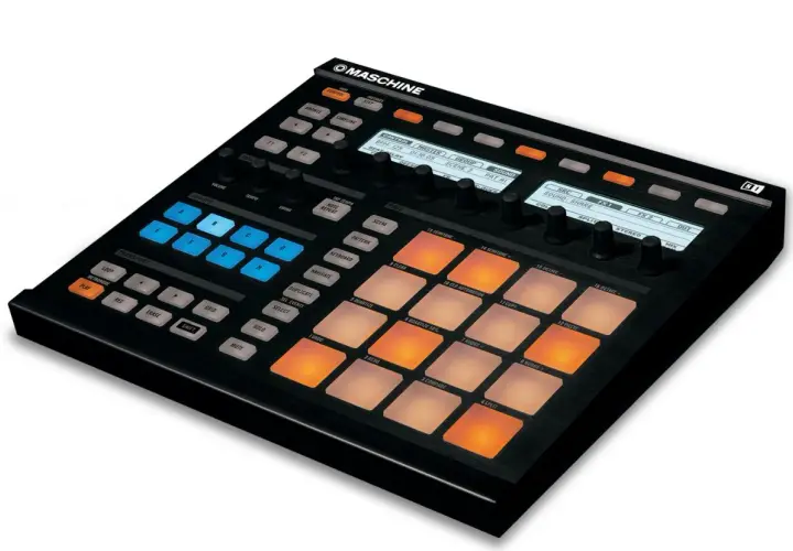 Maschine MK1 mit leuchtenden Pads, bereit für Beat-Produktion.
