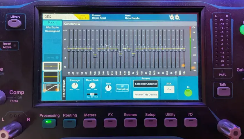 Allen & Heath SQ-5 Mischpult mit EQ-Einstellungen für live sound. Fader zeigen Frequenzanpassungen.