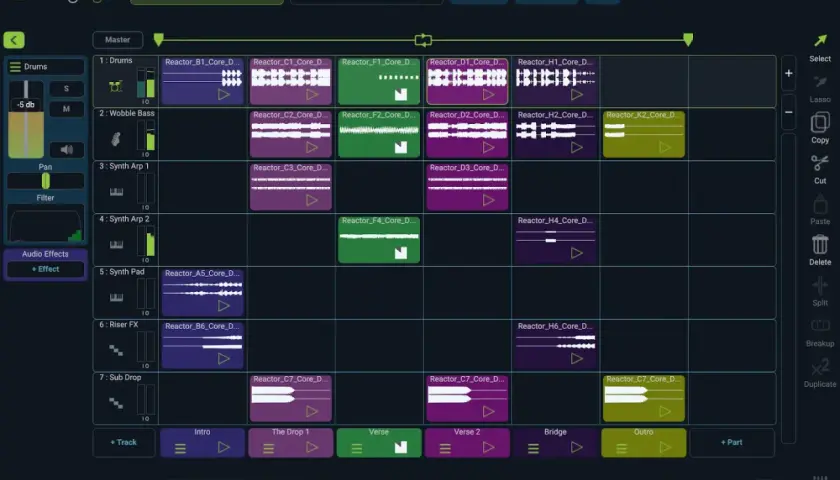 Stagelight-Oberfläche mit Musik-Sequenzen, die an eine playbox native instruments erinnern. Verschiedene Spuren für Drums, Bass und Synths sind sichtbar.