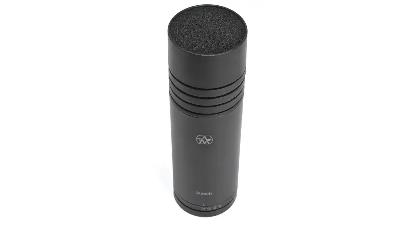 Ein Aston Stealth Mikrofon, das für seine unauffällige Eleganz und erstklassige Audioqualität bekannt ist.