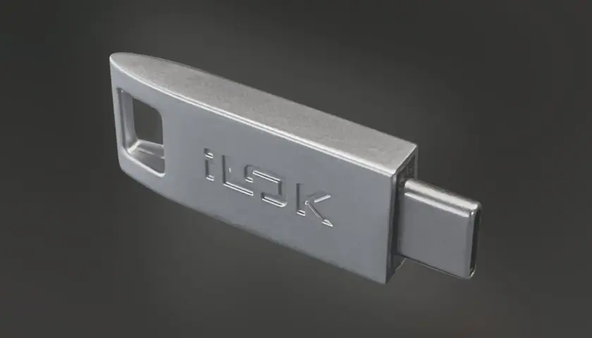 Silberner ilok USB-Stick mit markantem Design und integriertem Anschluss.