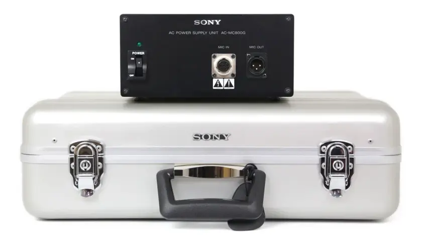 Sony AC Power Supply Unit AC-MC800G für das legendäre Sony C800G Mikrofon, bereit für den Einsatz.