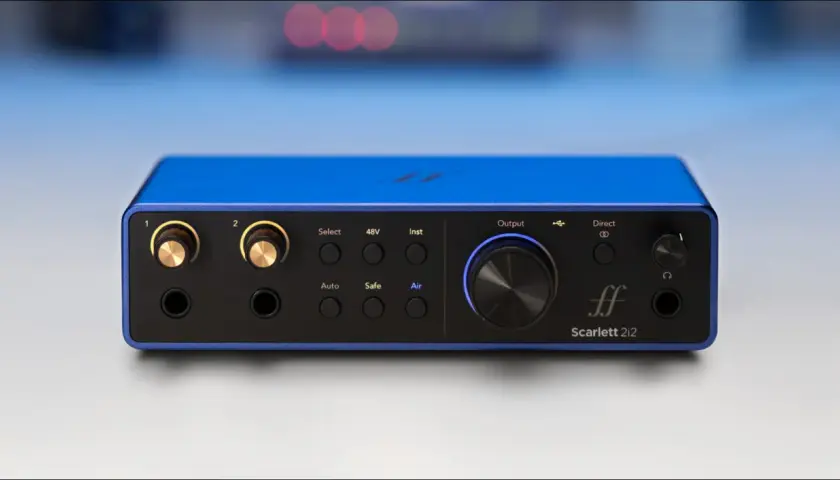 Fokusrite Scarlett 2i2 Audio-Interface in Blau. Ideal für Musikproduktion und die Nutzung von Fokusrite Plugins.