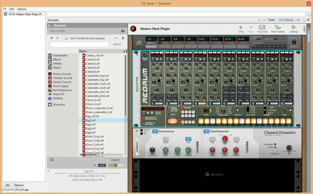 Ein Bildschirmfoto der Musikproduktionssoftware von propellerhead software, die das Redrum-Instrument und verschiedene Effekte zeigt.