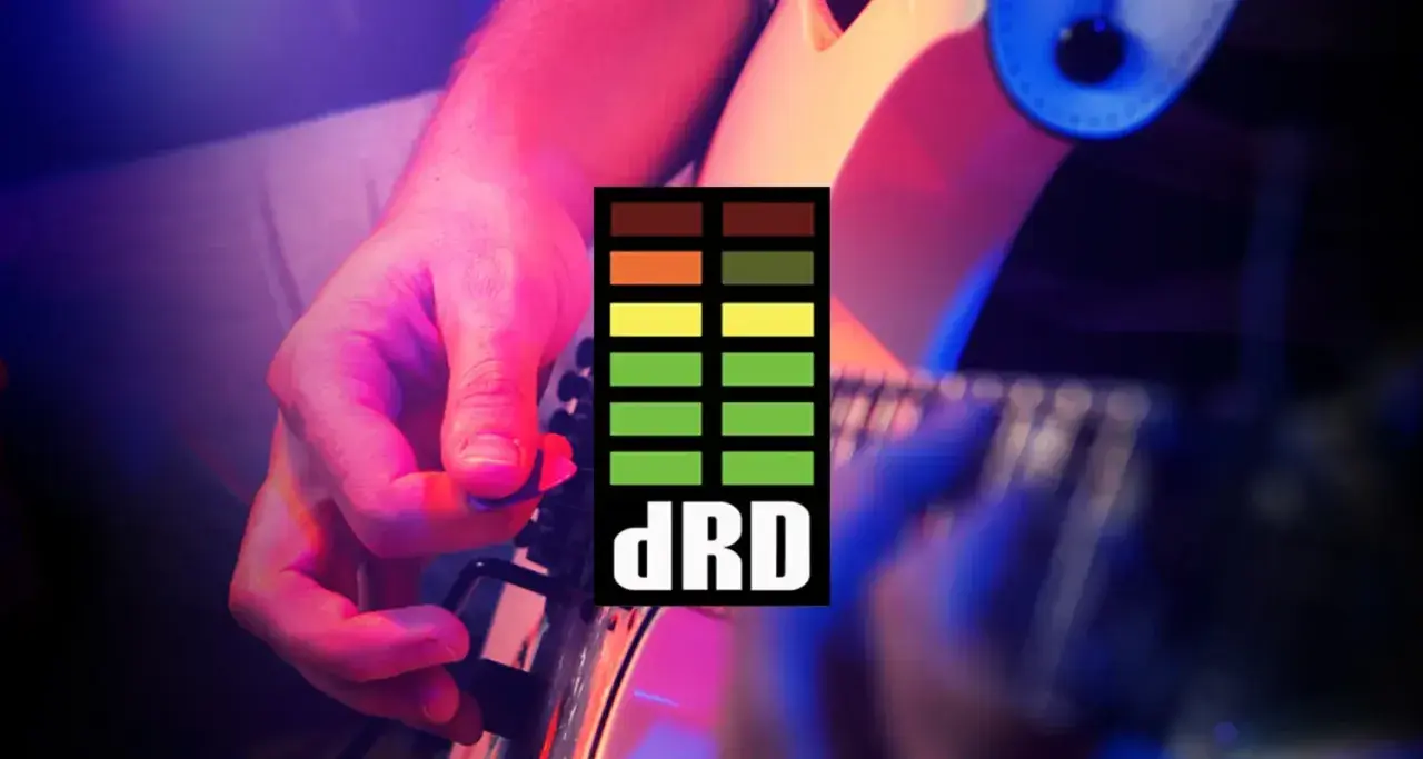 Gitarrist mit Plektrum, das Logo "dRD" und eine Anzeige für dynamische Pegelkontrolle.