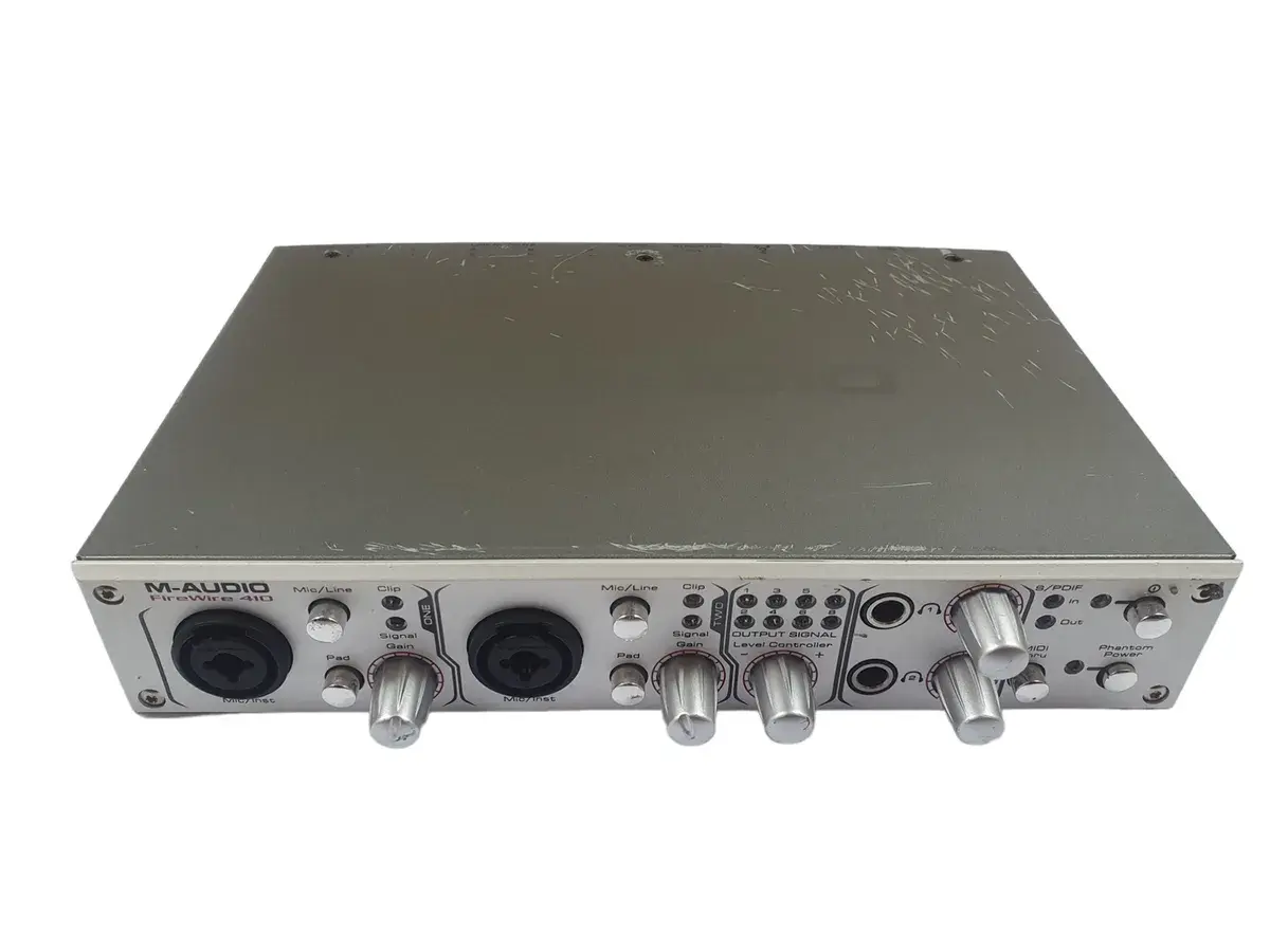 M-Audio FireWire 410 Audio-Interface mit XLR/Klinken-Eingängen und Reglern für Signalpegel.