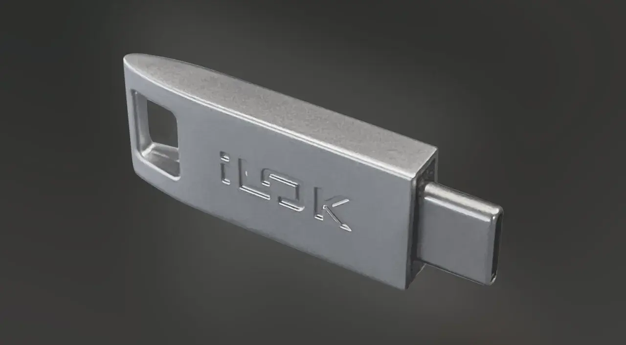 Silberner ilok USB-Stick mit markantem Design und integriertem Anschluss.