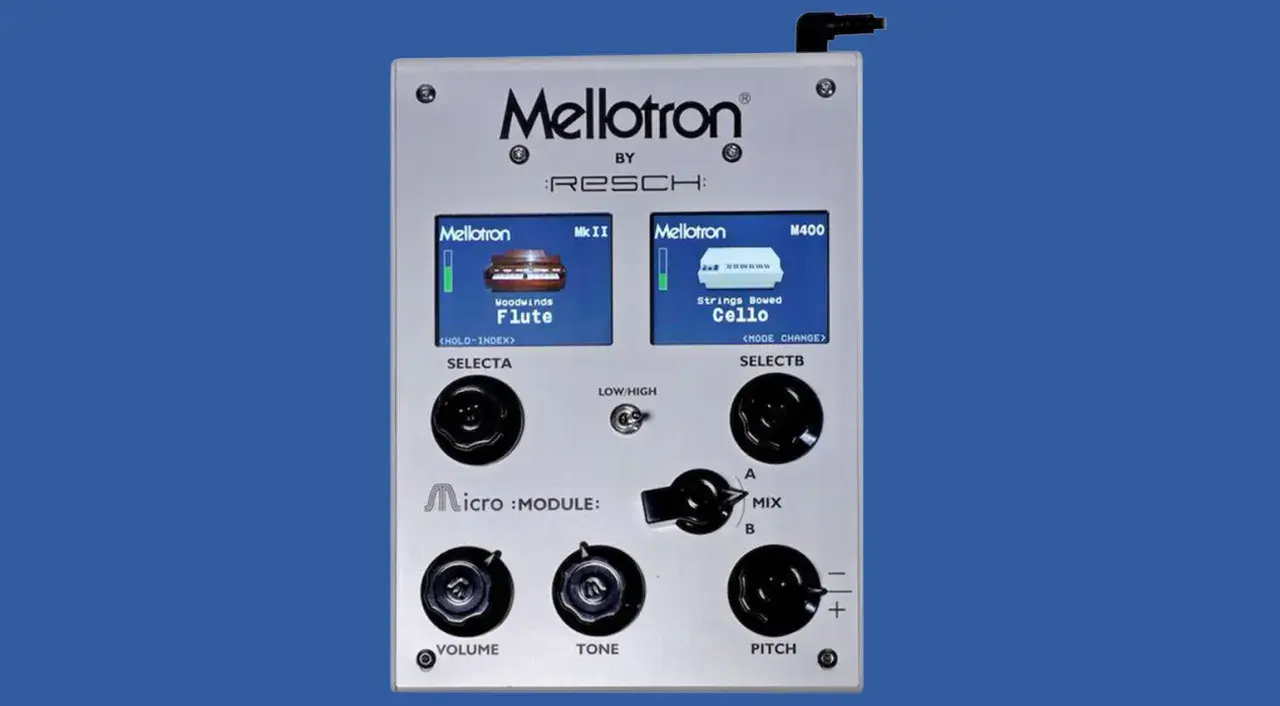 Das Mellotron Micro:Module mit zwei Displays, die Flöte und Cello zeigen. Regler für Lautstärke, Ton und Tonhöhe.