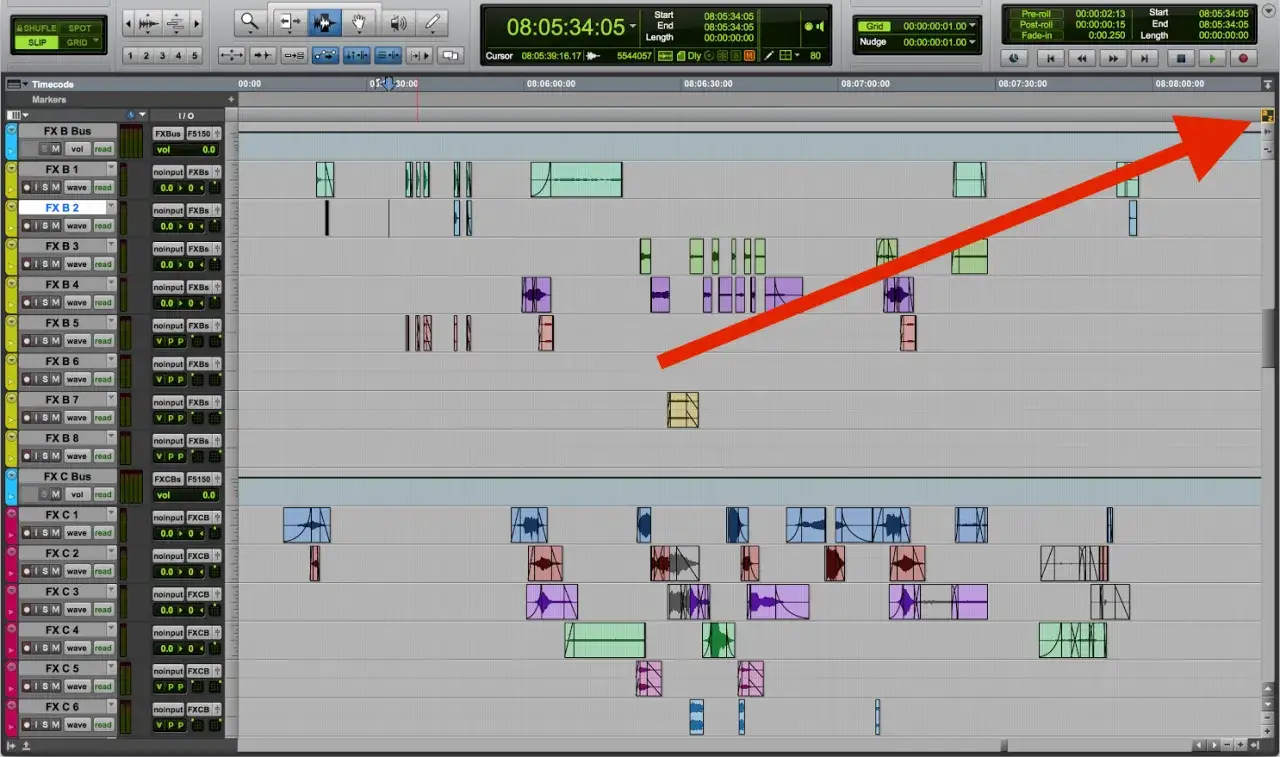 Pro Tools-Fenster mit Audio-Clips und einer roten Pfeilmarkierung. Effizientes Arbeiten mit Pro Tools Shortcuts ist hier sichtbar.