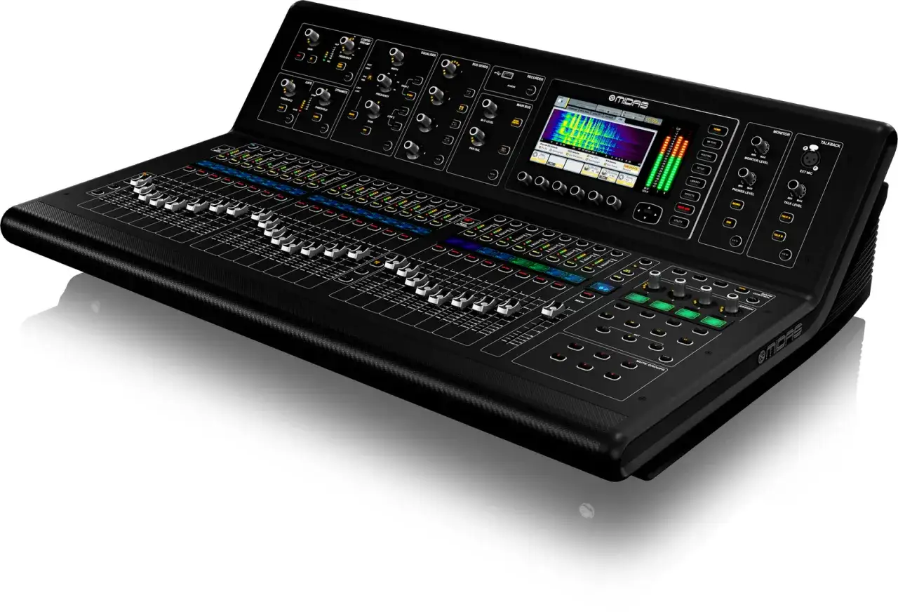 Digitales Mischpult mit vielen Reglern und einem Farbdisplay. Der Midas M32 Nachfolger bietet professionelle Audio-Steuerung.