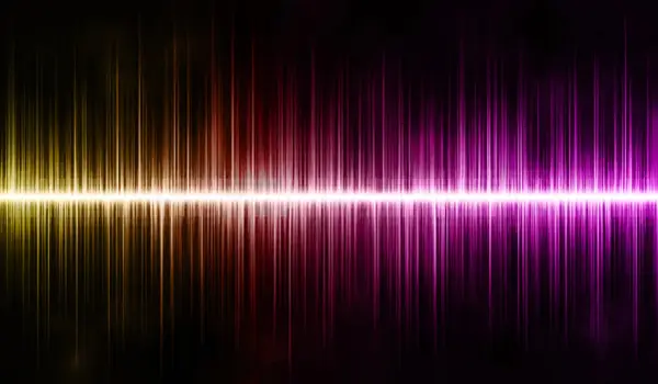 Ein Spektrum aus gelben, roten und violetten Linien, das an einen Equalizer erinnert. Dieses farbige Rauschen erzeugt eine dynamische, leuchtende Atmosphäre.